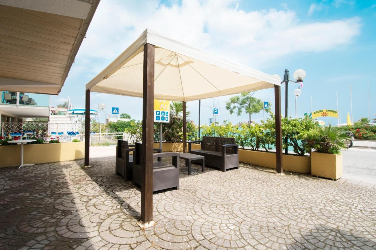 Hotel Crown Rímini Exterior foto